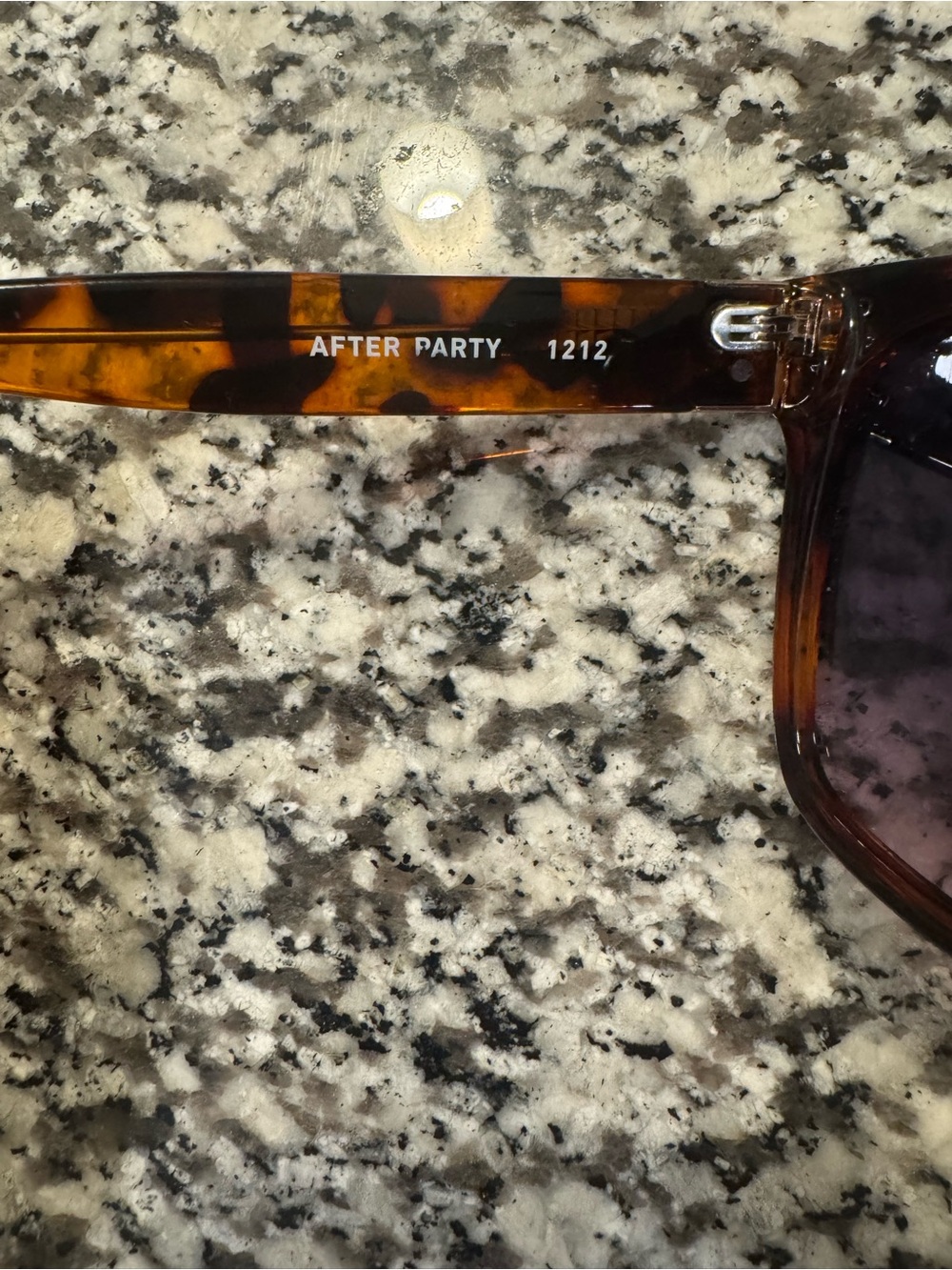 Quay sunglasses - Picture 2 of 3